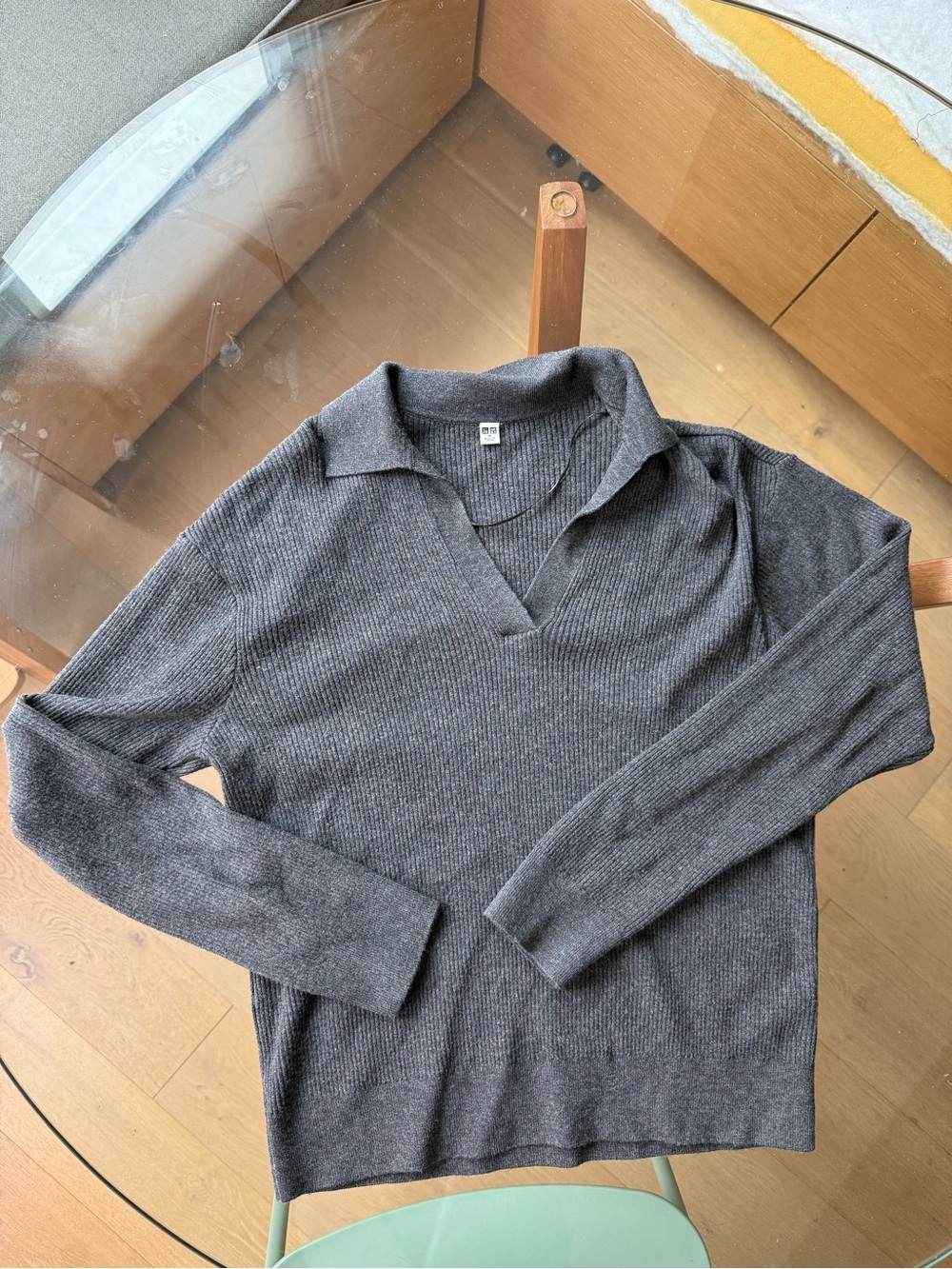 Women’s Uniqlo Gray Collared V-Neck Knit Sweater